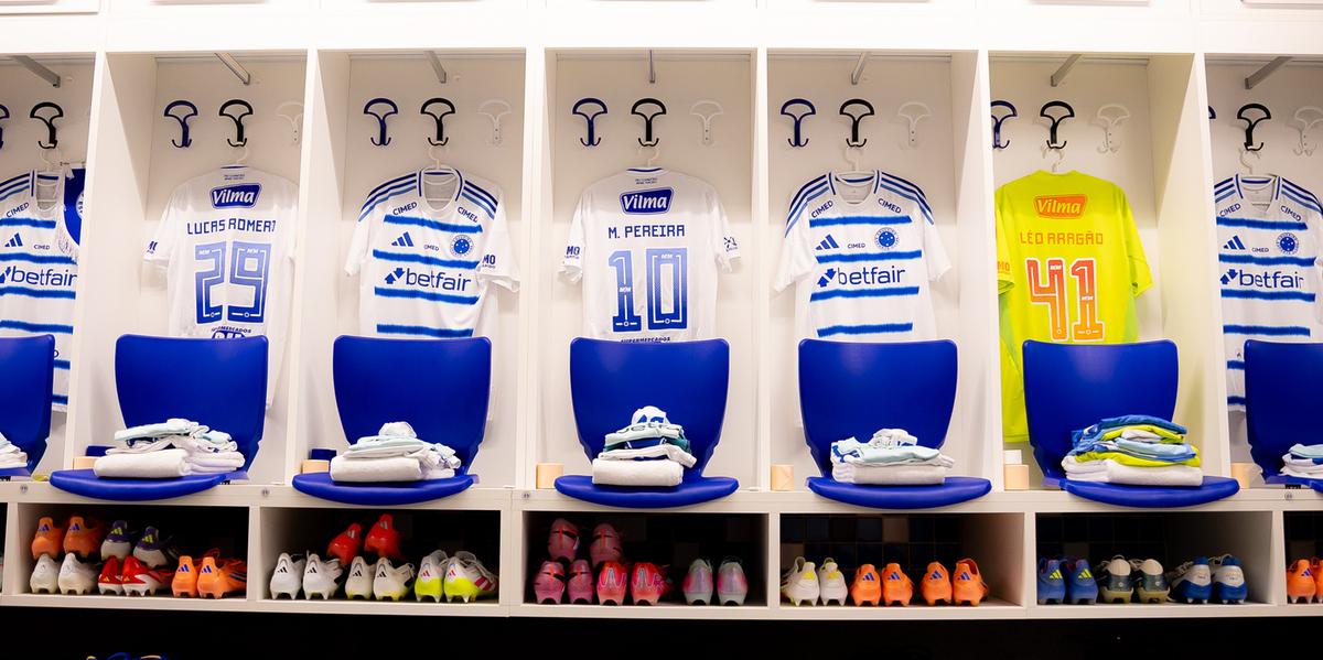 Vestiário celeste na Arena do Grêmio (📸 Lucas Bubols / Cruzeiro)