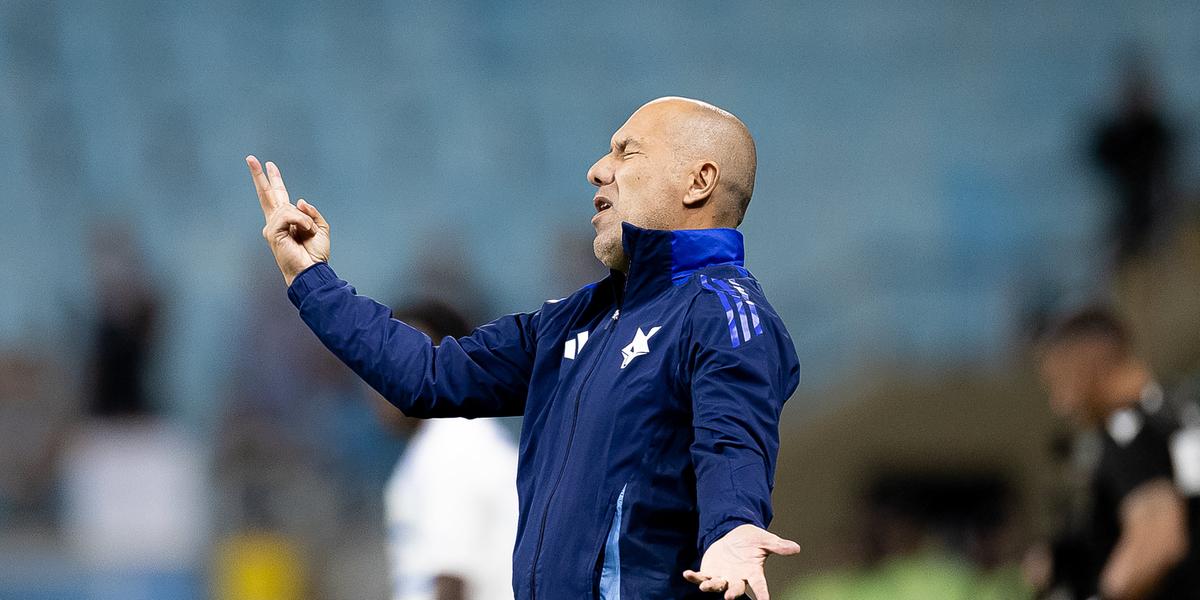 Leonardo Jardim insistiu em valorizar o G4 e ainda não falou em título brasileiro (Foto: Lucas Bubols/Cruzeiro)