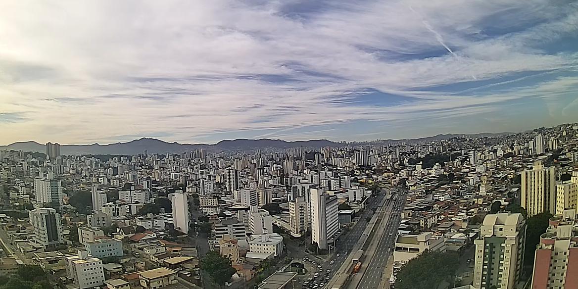 Céu da capital amanheceu com muitas nuvens nesta quinta-feira (Clima ao Vivo/Reprodução)
