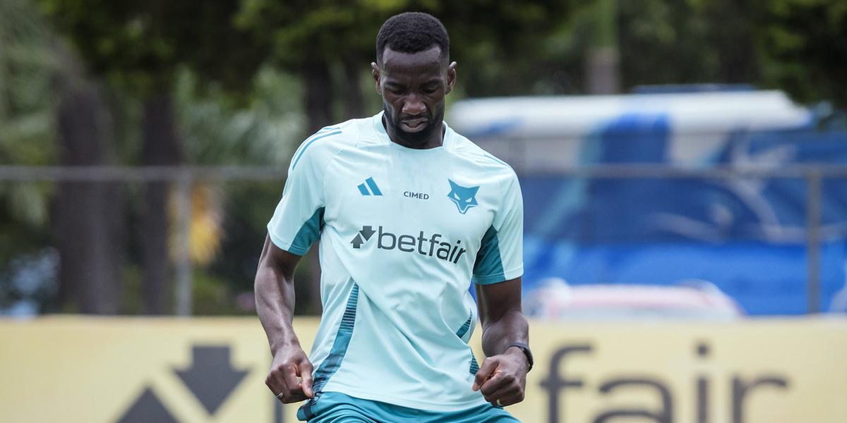 Yannick Bolasie pode voltar a ser opção para o Cruzeiro no duelo com o Fluminense, pela Série A do Campeonato Brasileiro (Foto: Gustavo Aleixo/Cruzeiro)