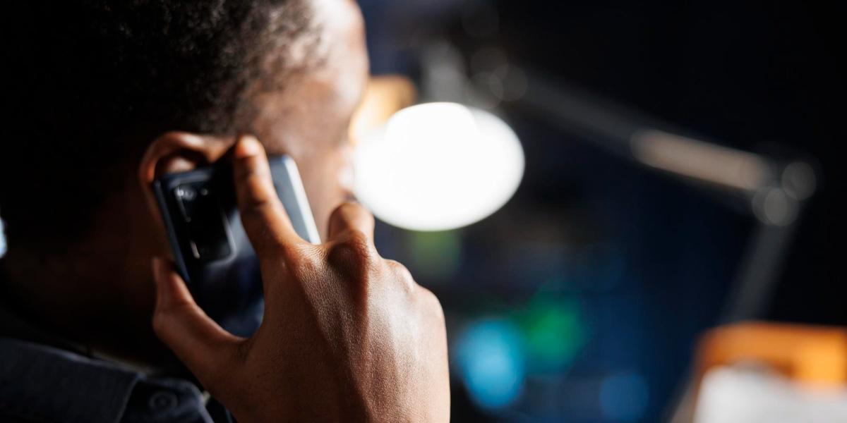 Para não cair no golpe, a dica é simples. Recebeu uma ligação muda e achou estranho, desligue imediatamente (DC Studio/Freepik)