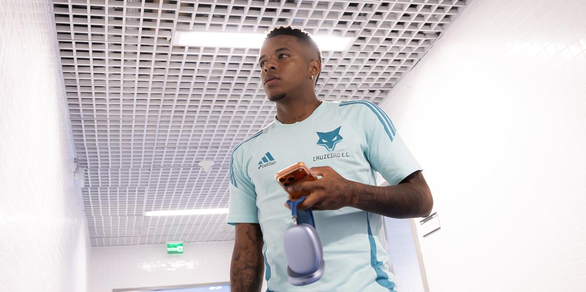 Atacante foi ausênica no treino desta manhã e realizou trabalhos internos (Foto: Lucas Bubols/Cruzeiro)