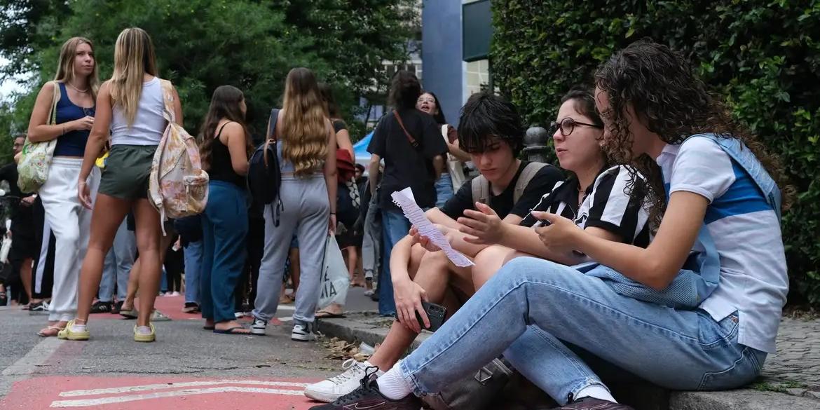 Veja quais participantes do Enem 2025 podem solicitar reaplicação da prova (Fernando Frazão/Agência Brasil)
