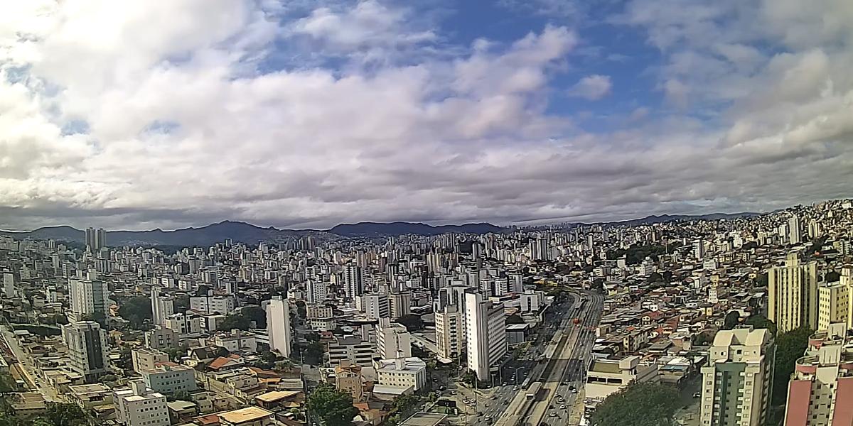Céu com muitas nuvens em BH nesta manhã de segunda-feira (Clima ao Vivo/reprodução)