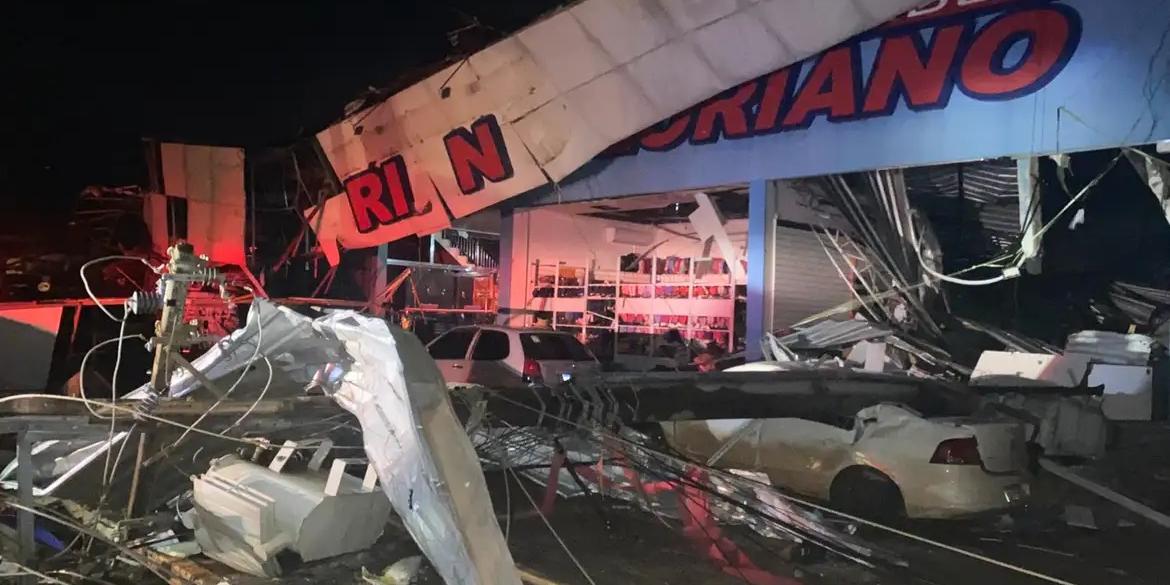 Ciclone extratropical causa destruição no Paraná; 60 mil casas ficaram sem energia (Ari Dias/AEN)