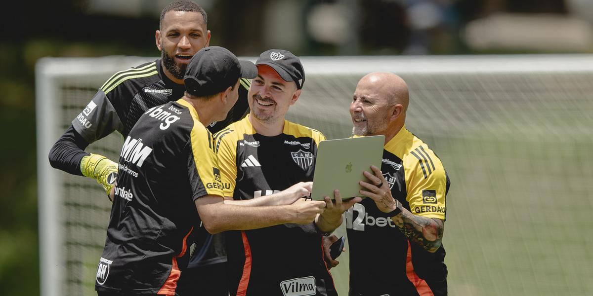 Galo pode chegar ao G8 do Brasileirão antes de mudar o foco para a final da Sul-Americana (Pedro Souza / Atlético)