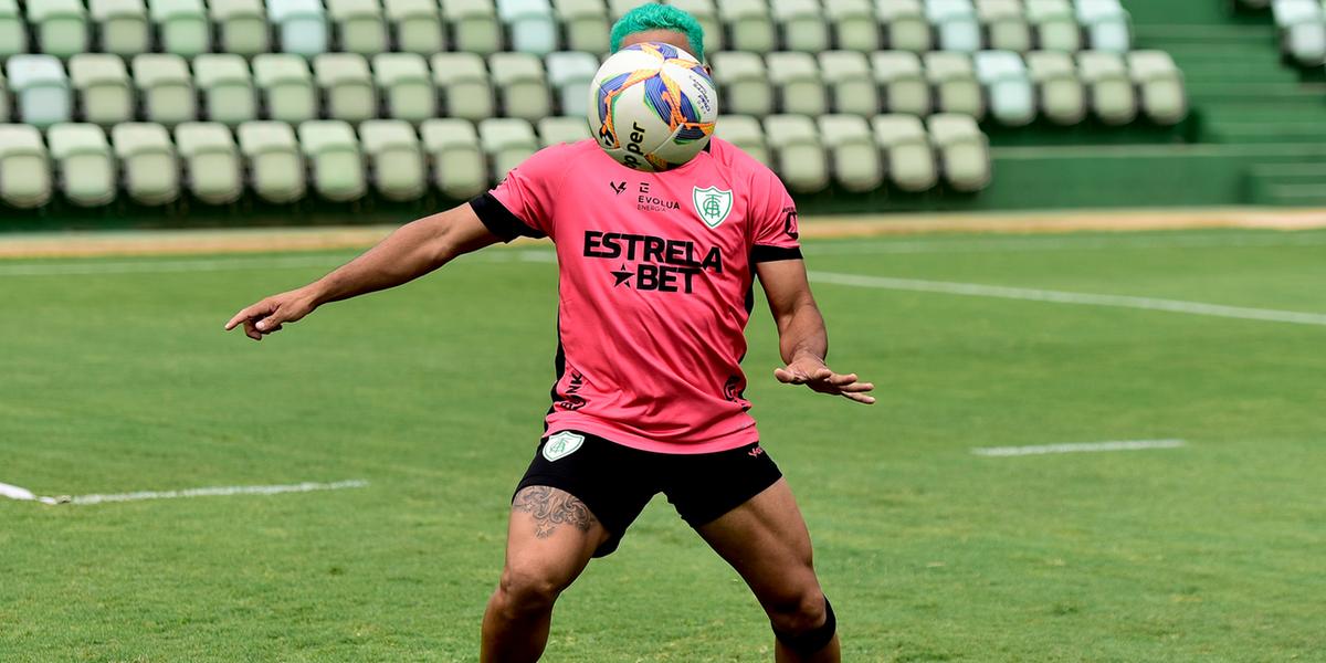 Vitor Jacaré e Gustavinho não terão o contrato renovado com o América (Mourão Panda / América)