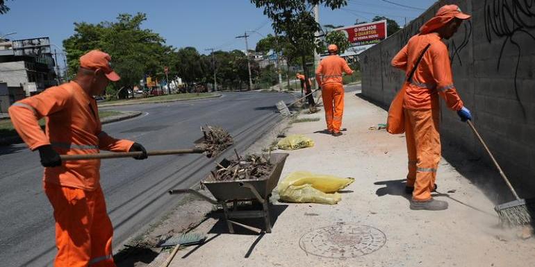 Mutirão no Barreiro reúne moradores e voluntários em ações de limpeza, oficinas e atividades de prevenção ao período chuvoso (Divulgação/PBH)