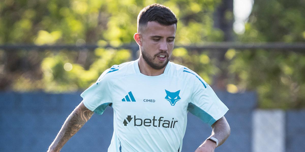 Matheus Henrique iniciou a transição física e está próximo de voltar ao time (Foto: Gustavo Aleixo/Cruzeiro)