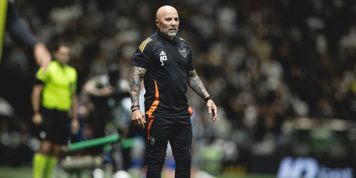 Sampaoli falou sobre a desatenção da defesa atleticana (Foto: Pedro Souza / Atlético)