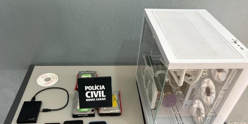 Prisão ocorreu durante cumprimento de mandado de busca e apreensão expedido contra o suspeito (PCMG/Divulgação)