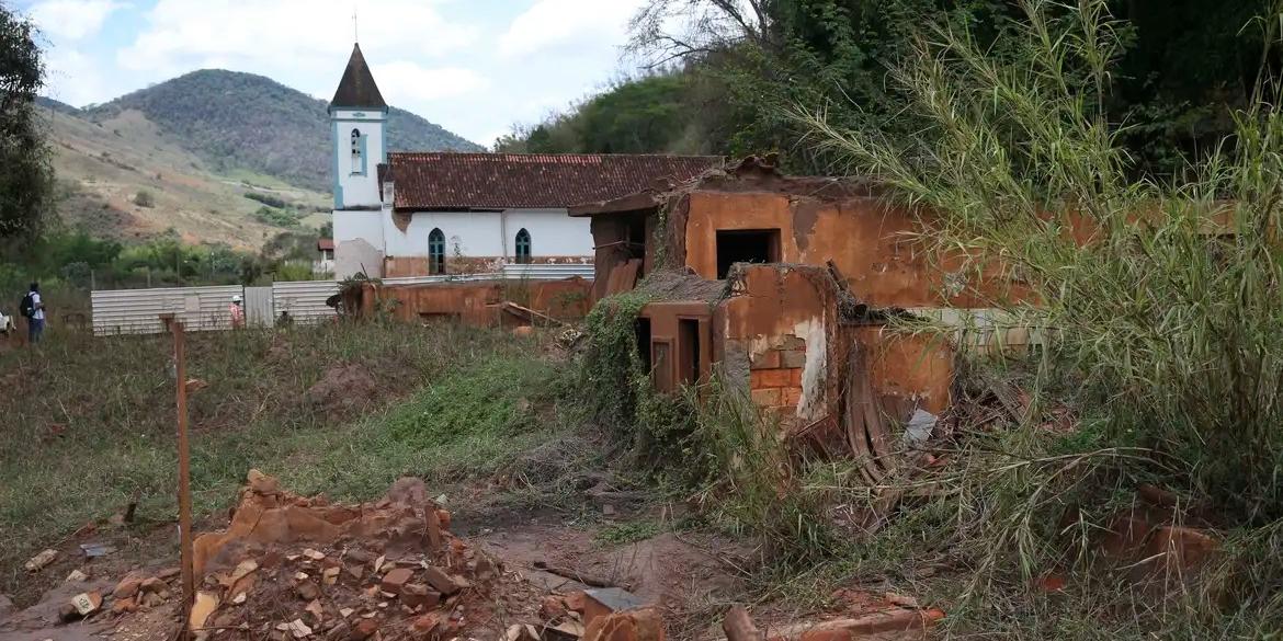 A empresa é acionista da Samarco. Na época, foram despejadas toneladas de dejetos provenientes da mineração sobre comunidades e rios. Dezenove pessoas morreram no acidente (José Cruz/Agência Brasil)