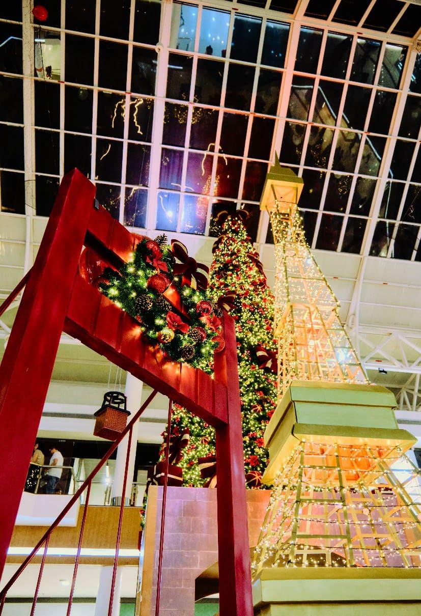 Decoração do Minas Shopping destaca o tema “Natal de Todo Mundo”, com trens imersivos, cenários acessíveis e homenagem a tradições natalinas de vários países (Divulgação/Minas Shopping)