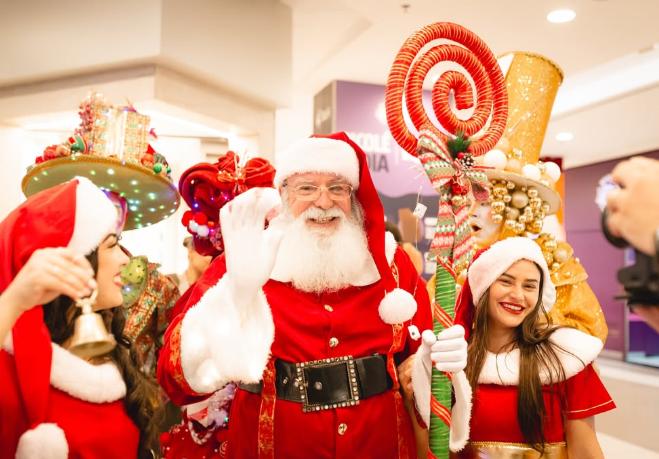 O Shopping Cidade adota o tema “Brilha, Cidade”, com iluminação nas fachadas e chegada do Papai Noel em cortejo iluminado (Divulgação/Shopping Cidade)