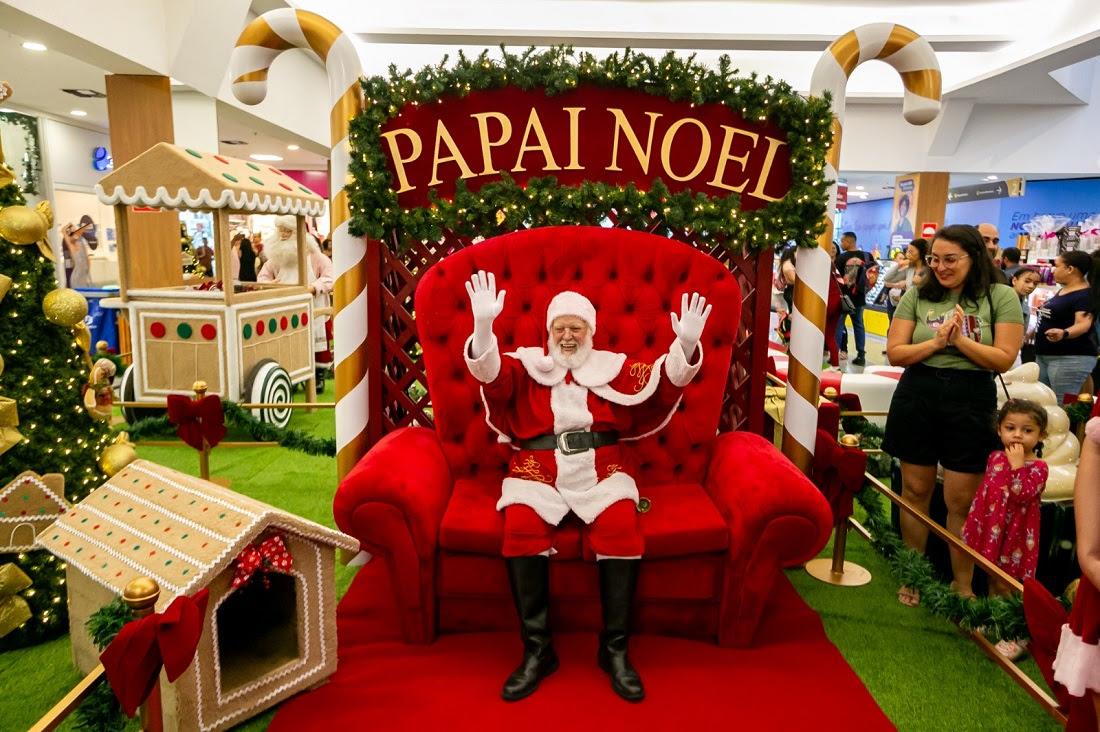 O ViaShopping transforma o mall em um grande picadeiro com tema circense, túnel iluminado, espetáculos e árvore de 8 metros (Divulgação/Via Shopping Barreiro)