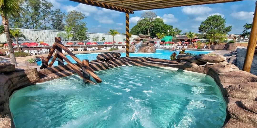 Thermas da Mata oferece atrações aquáticas aquecidas, toboáguas radicais e espaços infantis para o feriado da Consciência Negra (Divulgação)