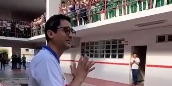 Rodolfo Soares Teixeira foi homenageado por centenas de alunos (EEEP Antônio Tarcísio Aragão/Redes Sociais)
