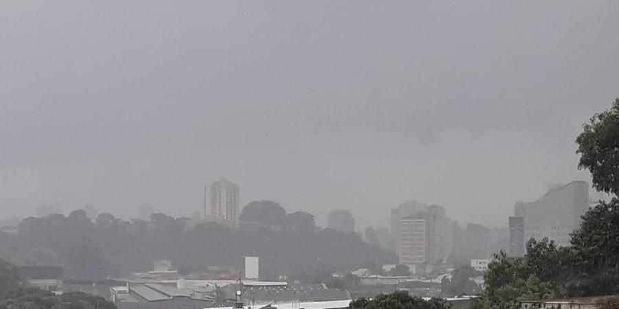 Semana começa com chuva em Belo Horizonte (Maurício Vieira / Hoje em Dia)