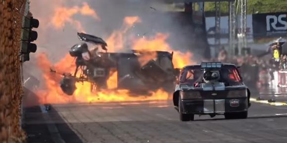 Carro explode em prova de arrancada e piloto sai andando com ferimentos leves (Reprodução / Instagram Cadu Moreira)