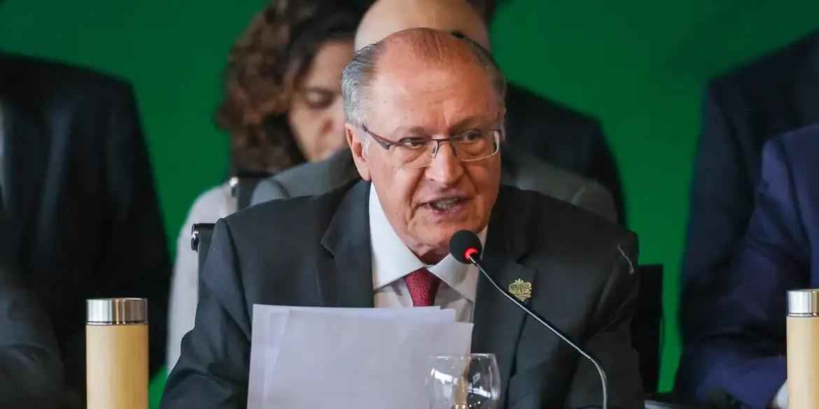 Durante seu discurso, Alckmin apontou a necessidade de triplicar a meta global de energia renovável e de dobrar a eficiência energética até 2030, para que o mundo saia da dependência dos combustíveis fósseis (Fabio Rodrigues-Pozzebom/ Agência Brasil)