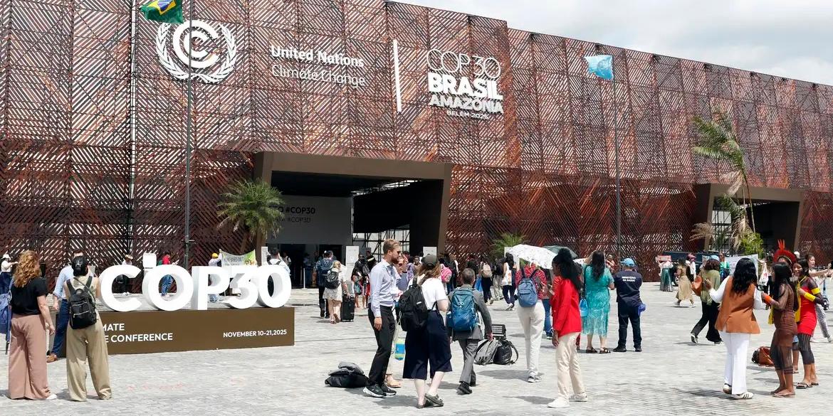 Participantes de alto escalão discutem temas delicados nesta segunda (Bruno Peres/Agência Brasil)