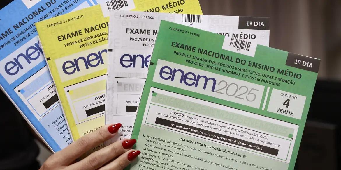 Caderno de provas 1° dia de aplicação do Enem (Angelo Miguel/MEC)