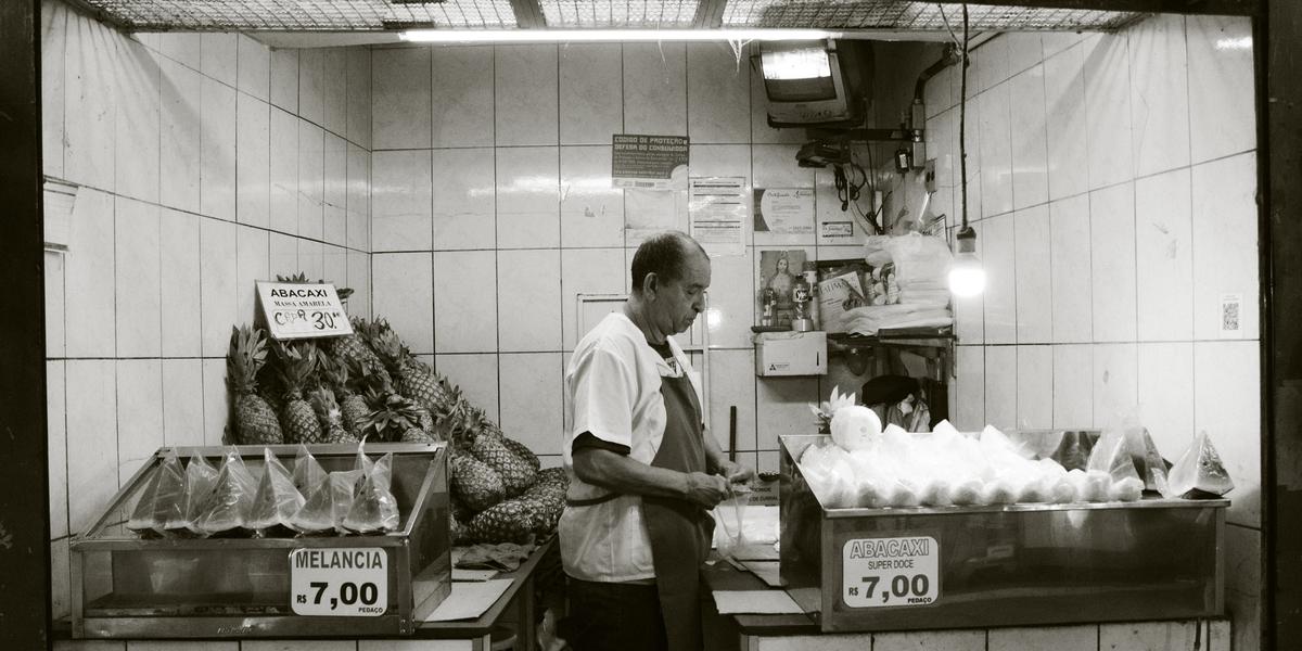 Cinco fotógrafos diferentes compõem a mostra, cada um com uma perspectiva do dia a dia nas cidades (Natalia Menin)