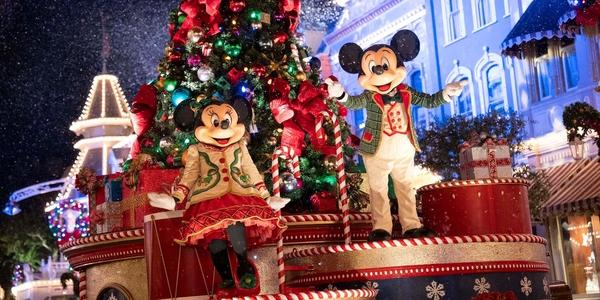 A festa conta com entretenimento exclusivo, incluindo os fogos de artifício "Minnie's Wonderful Christmastime Fireworks", a parada "Mickey's Once Upon a Christmastime Parade", encontros especiais com personagens e muito mais (Divulgação)