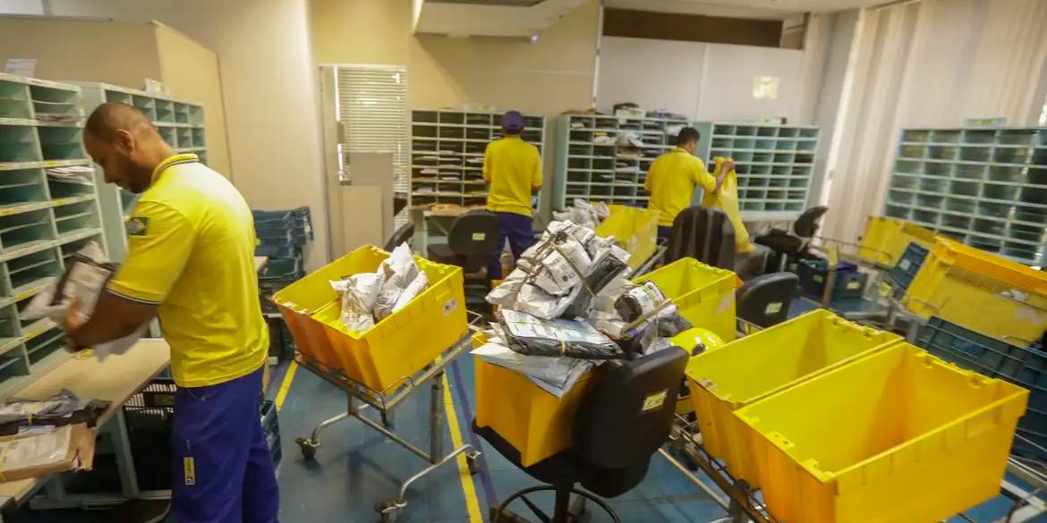 O plano prevê, até o fim de novembro, um empréstimo de até R$ 20 bilhões, parar reduzir o déficit, retomar o equilíbrio financeiro em 2026 e gerar lucro em 2027 (Joédson Alves/Agência Brasil)