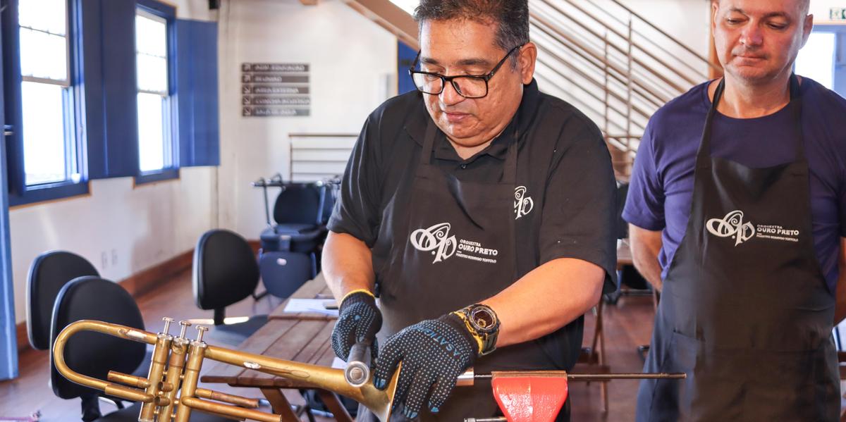 Em Varginha e Uberaba, haverá módulos sobre luteria. Participantes vão aprender sobre escolha de materiais para confecção de instrumentos musicais, processos de fabricação, técnicas de conservação, diagnóstico de problemas e boas práticas de manutenção preventiva (Rapha Garcia/Divulgação)