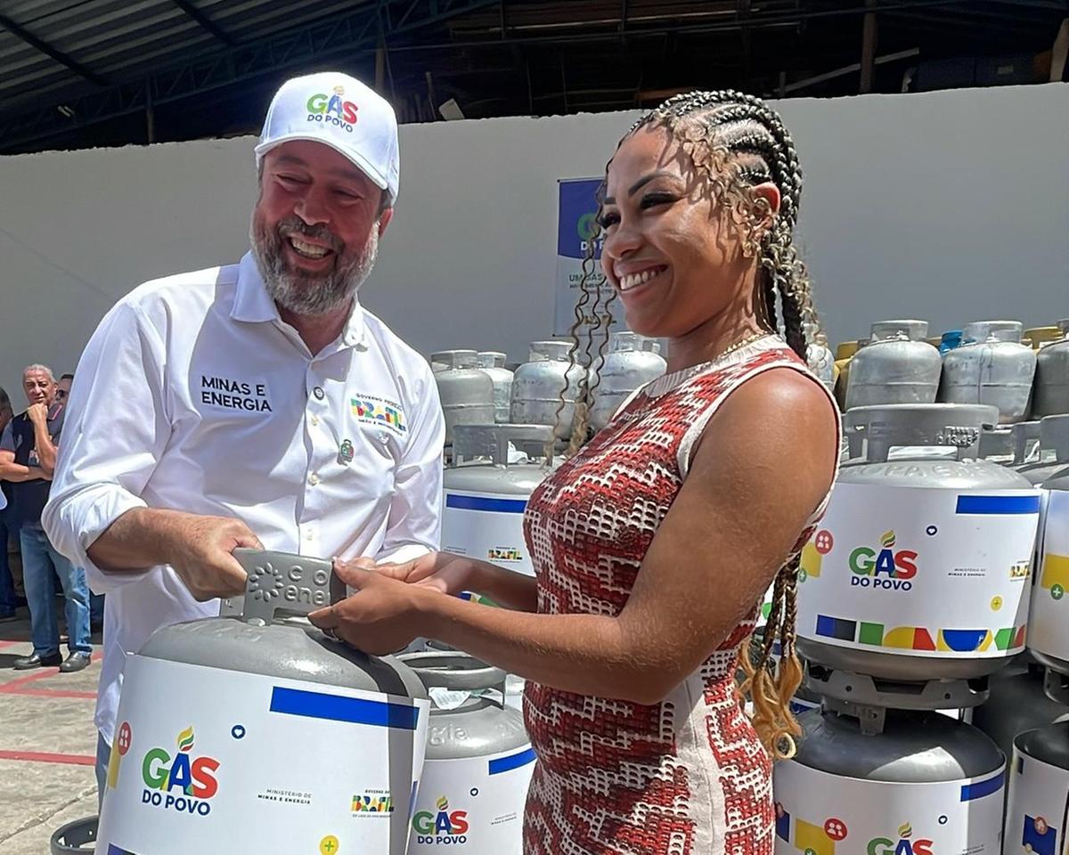 Daniela Santana recebeu uma das primeiras recargas gratuitas do botijão em BH (Valéria Marques/ Hoje em Dia)