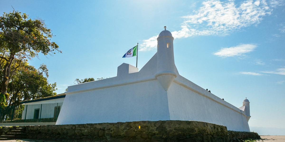 Bertioga é um importante polo de memória e cultura. O Forte São João, erguido entre 1550 e 1560, é a primeira fortificação oficial do país (Diego Bachiega)