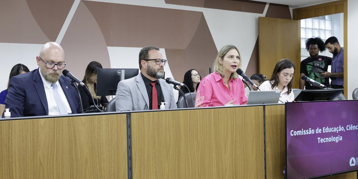 Parlamentares criticaram ausência do secretário Rossieli Soares e renovaram sua convocação (Guilherme Bergamini/ALMG)