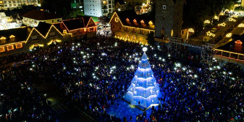 Centro Cívico ganha árvore gigante e ambientação natalina a partir de 8 de dezembro (Emprotur Bariloche)
