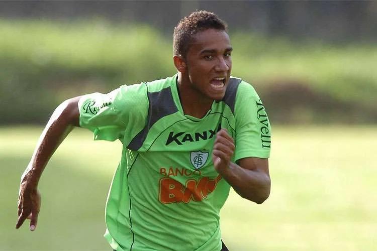 Danilo estreou profissionalmente pelo América e ajudou o Coelho a conquistar a Série C do Brasileirão em 2009 (Reprodução/ Redes Sociais)