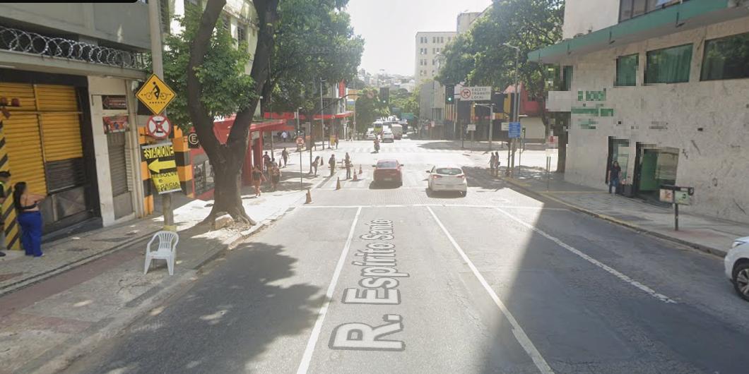 Mulher e criança morreram após cair do 10º andar de prédio na Rua Espírito Santo, no Centro de BH (Reprodução)