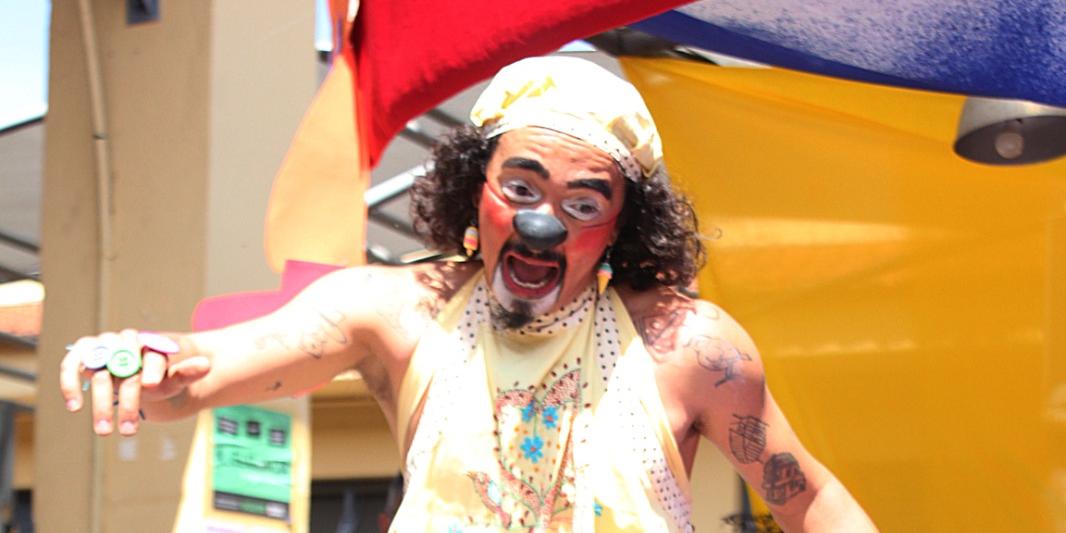 Parte da programação, espetáculo “Rir pra não chorar”, do Palhaço Cuscuzinho, integra palhaçaria, música, jogos cênicos e temas ligados à agroecologia (Arquivo Pessoal/Palhaço Cuscuzinho)
