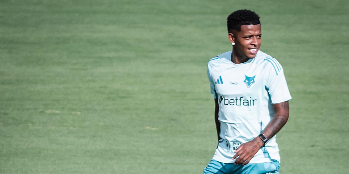 Equatoriano treinou normalmente e pode ser mais uma opção de Jardim para a partida desta quinta (Foto: Gustavo Aleixo/Cruzeiro)