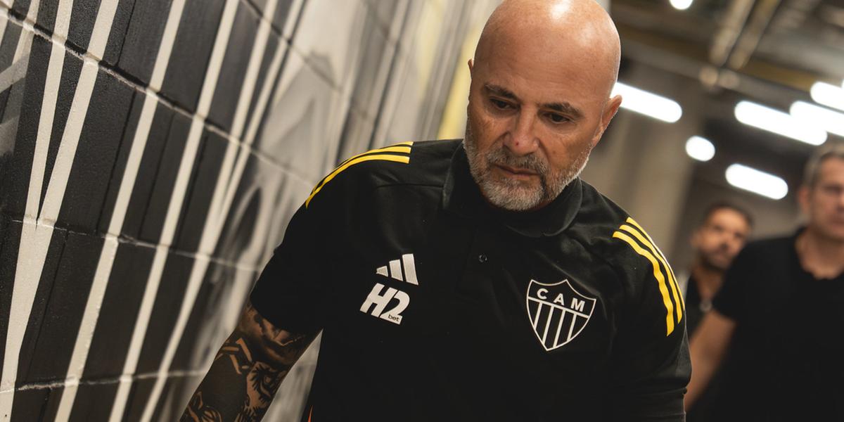 Treinador atleticano promoveu mudanças na equipe titular (Foto: Pedro Souza / Atlético)