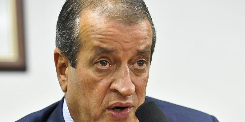 (José Cruz)
