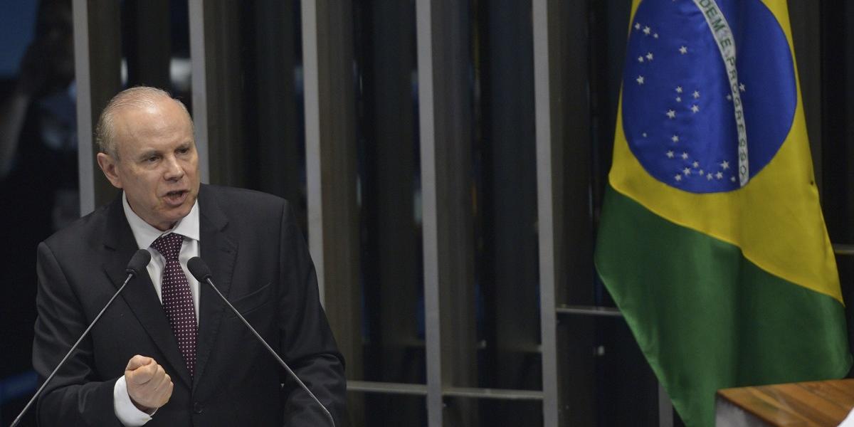  (Wilson Dias)
