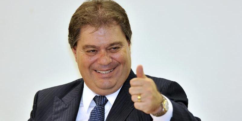 ( José Cruz)