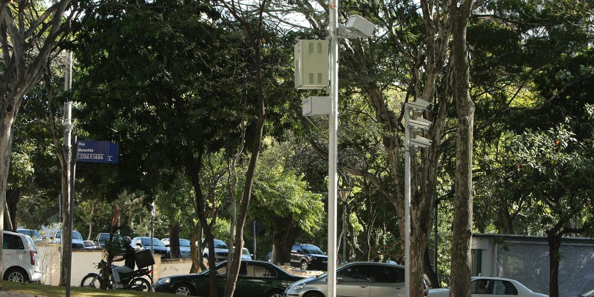 (Carlos Roberto)