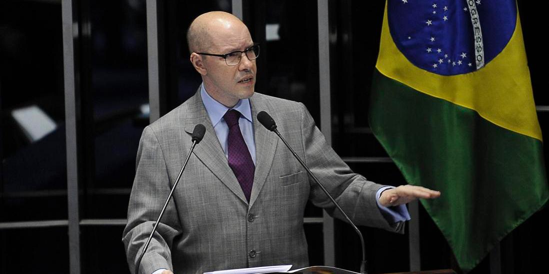 (Fabio Rodrigues Pozzebom)