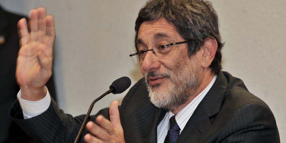 (José Cruz)