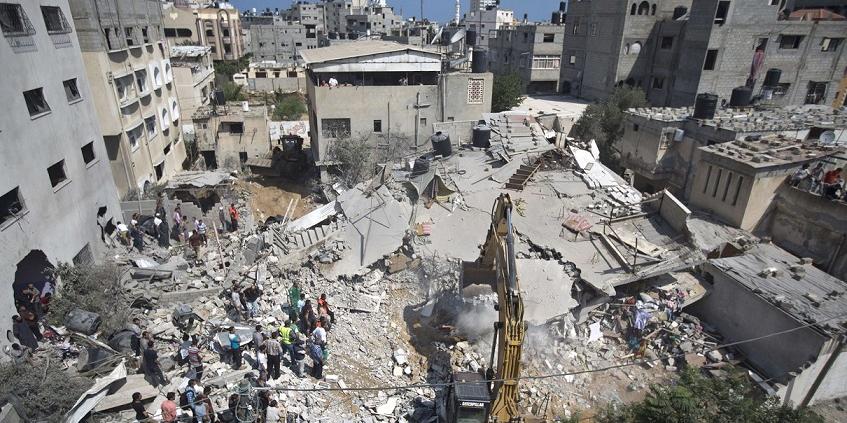 Nesta manhã, aconteceu mais um massacre que resultou na morte de 50 palestinos, segundo o Ministério da Saúde local, controlado pelo Hamas (Mahmmud Hams)