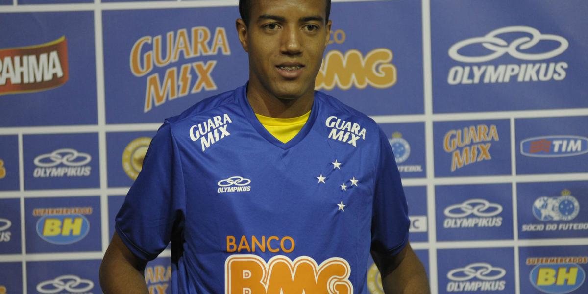 (Gualter Naves)
