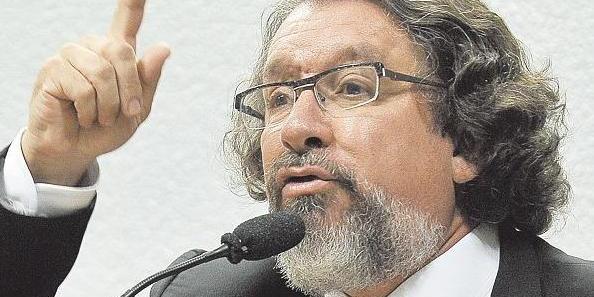 (Antônio Cruz)