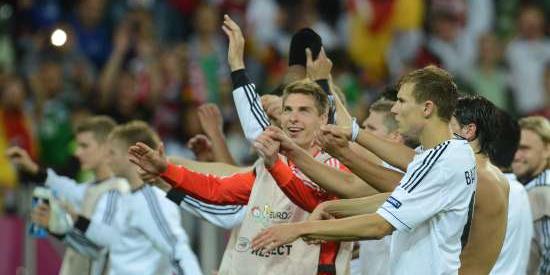 (AFP PHOTO/ PATRIK STOLLARZ)