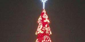 Árvore de Natal da Lagoa é outra bela atração do nosso maior cartão-postal Árvore de Natal da Lagoa é outra bela atração do nosso maior cartão-postal